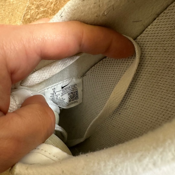 Nike snickers . Excellent condition . - Picture 5 of 6